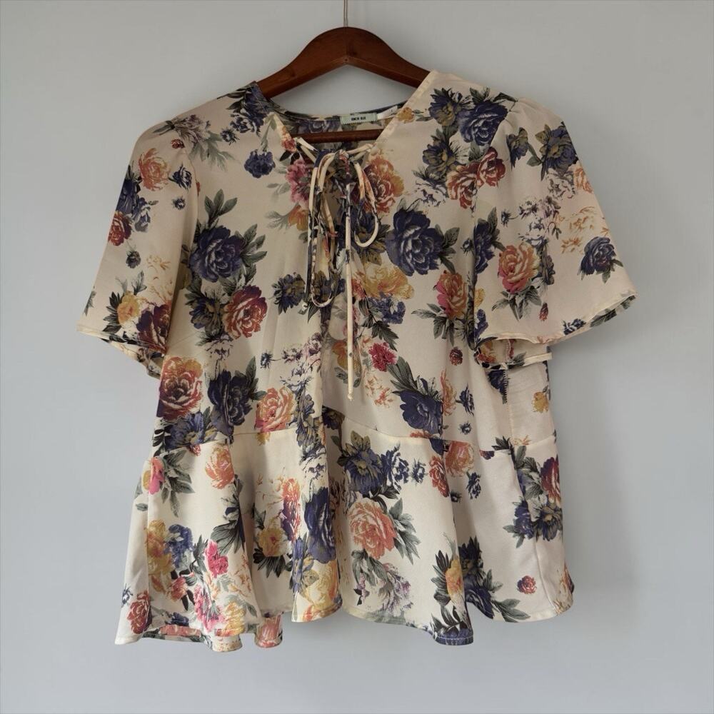 Urban Outfitters Kimchi Blue Women's Floral Top Size L Lace-Up Peplum Feminine